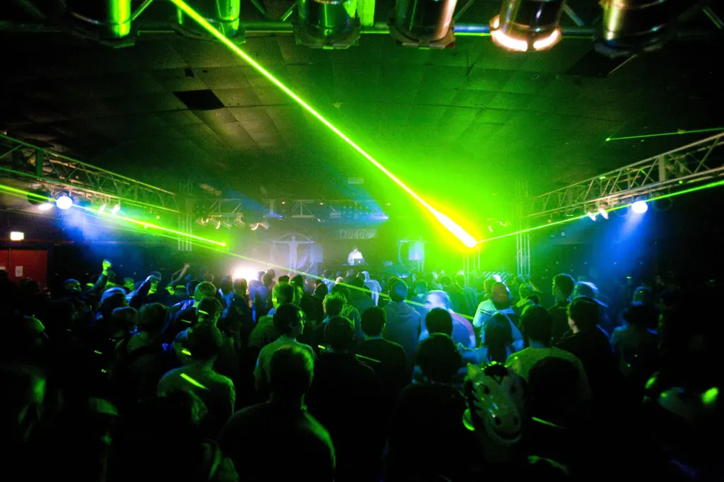 Bloc Weekend 2008 — documentary, event and music photograph in Hemsby-on-Sea, Norfolk, UK, frame 84 of 151.